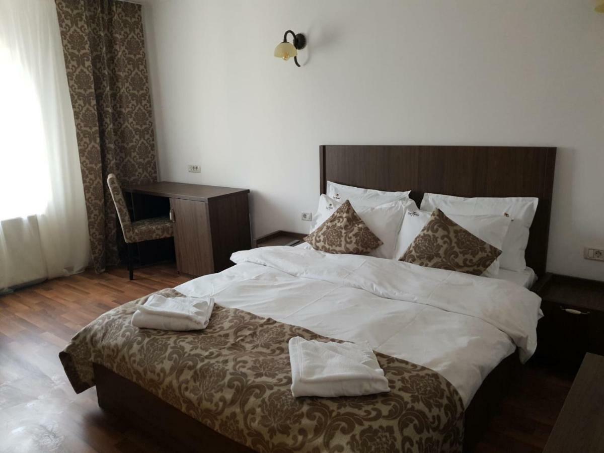 Hotel Top Central Bukarest Kültér fotó