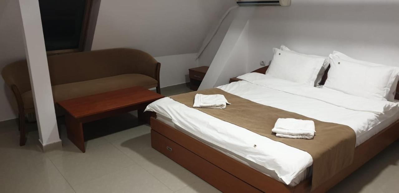 Hotel Top Central Bukarest Kültér fotó